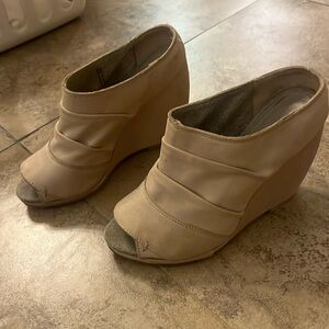 Joe’s brand peep toe mules. Comfortable 4” heel. Gently used.  Beautiful shoes!